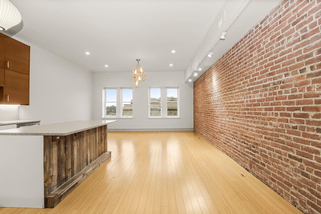 Photo - 343 Greenwich Ave