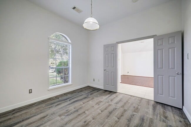 Photo - 17407 Winfield Square