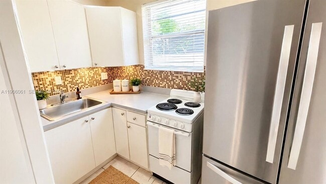 Photo - 19310 NW 48th Ct Unidad Right