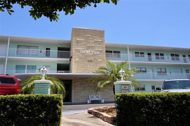 Building Photo - 1819 Shore Dr S Unit APT 106