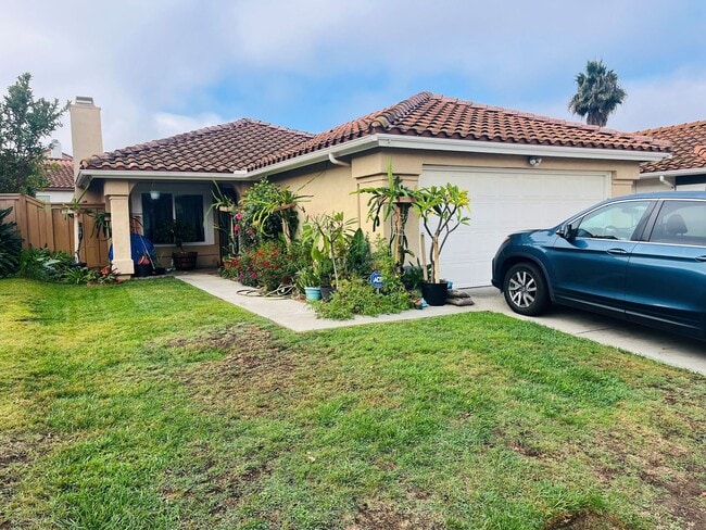 Building Photo - Updated 3 Bed / 2 Bath in Sabre Springs!!