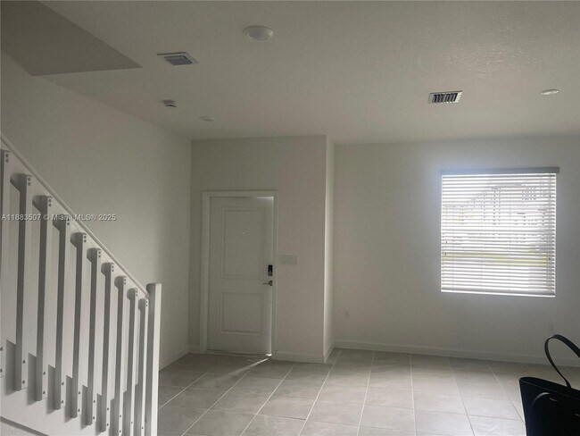 Photo - 204 SE 10th St