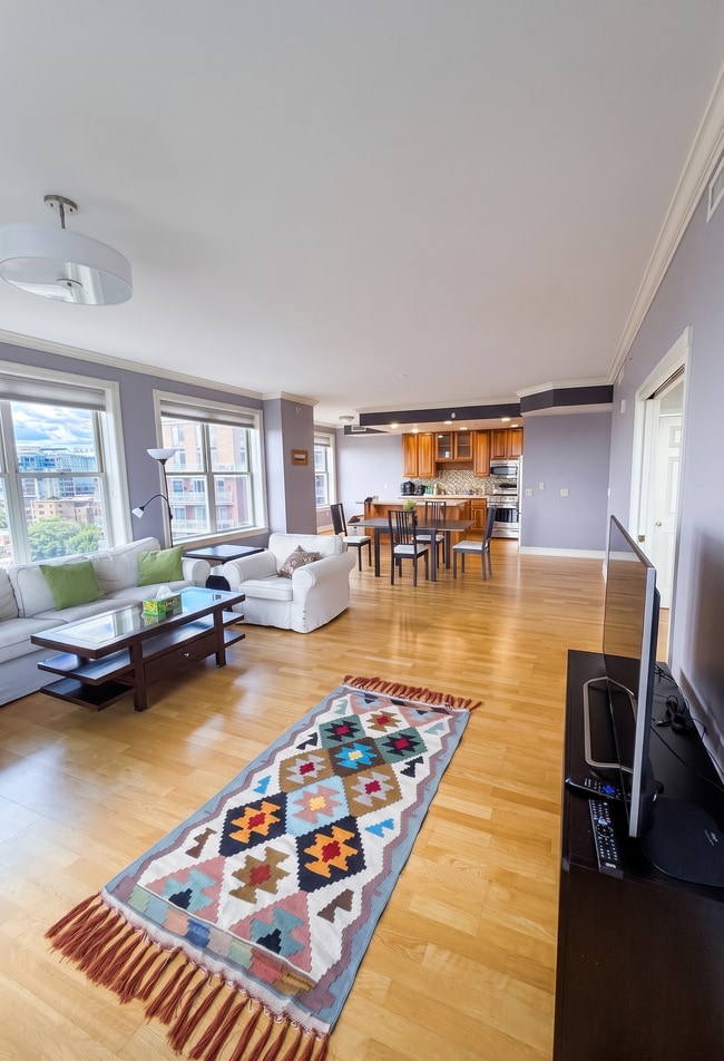 Building Photo - 360 W Washington Ave Unit 1001