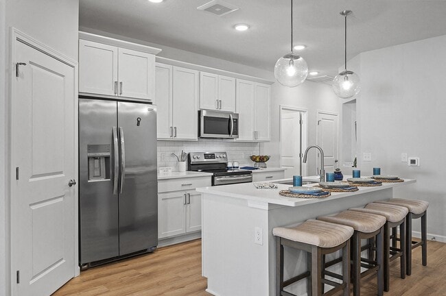 Building Photo - Village at Hinckley Oaks