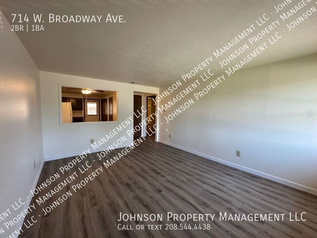 Photo - 714 W Broadway Ave