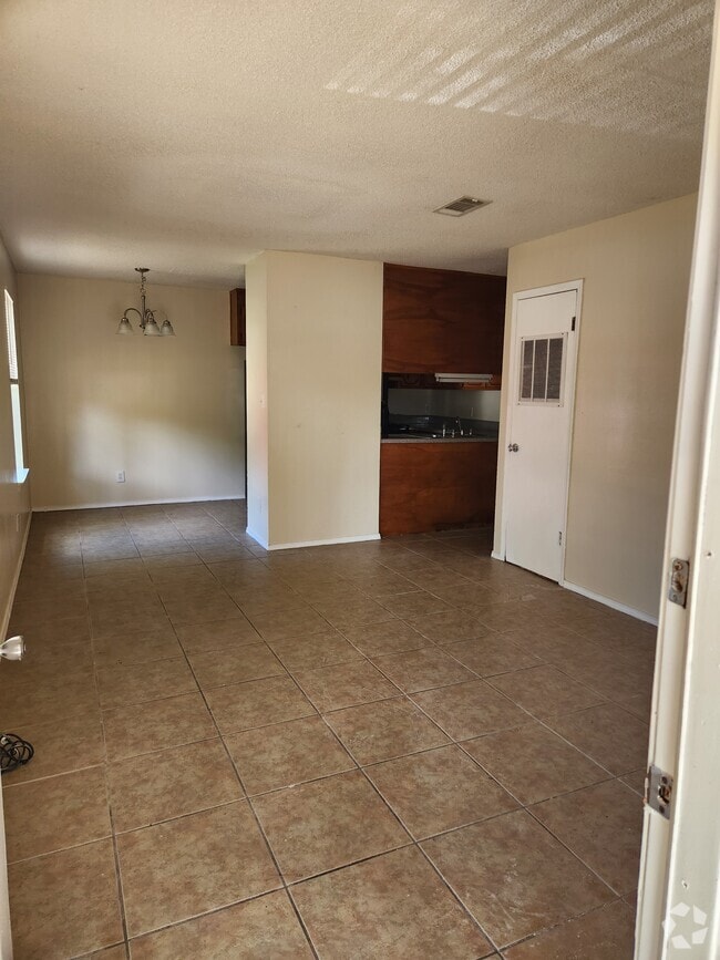 Building Photo - 606 Woodsman Dr Unit 606 Rental