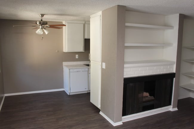 Photo - Pinecrest Apartments