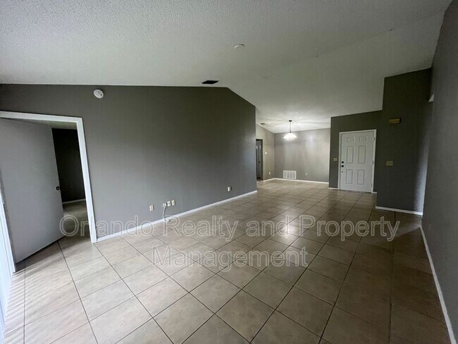 Photo - 1102 Dees Dr