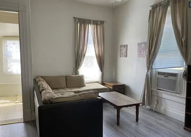 Photo - 701 W Poplar St Unit #3