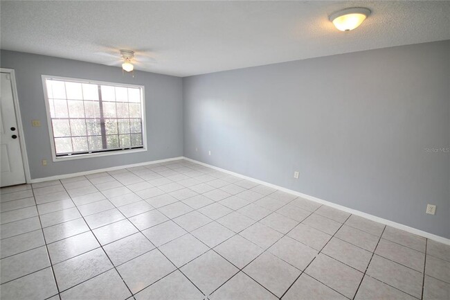 Photo - 3283 Oak Lake Pl