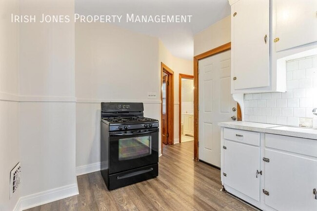 Photo - 104 Grote St Unit Lower Front