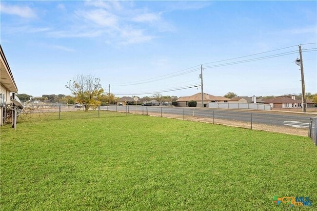 Photo - 3210 Raven Dr