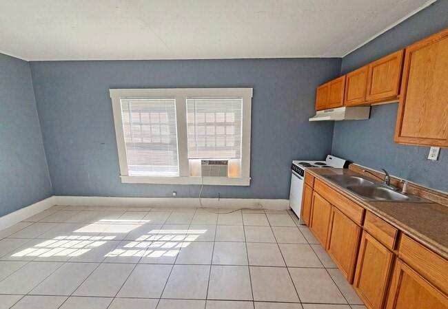 Photo - 612 26th St W Unit Apt. 4