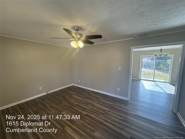 Photo - 1615 Diplomat Dr