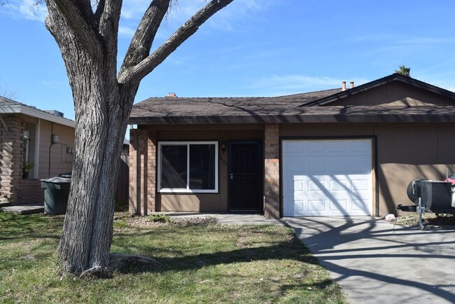 Building Photo - 6505 Hillsdale Blvd