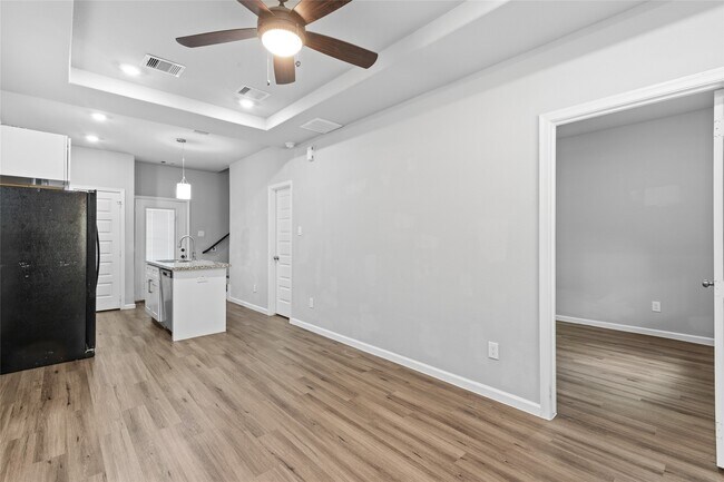Photo - 8161 Tate St