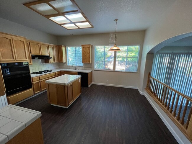 Photo - 1017 Halidon Way