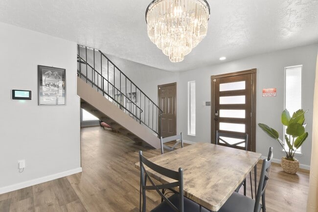 Photo - 707 Land Grant Dr