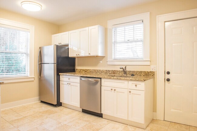 Photo - Renovated 1 bedroom apartment Unit B