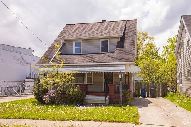 Building Photo - 2 Bed 1 Bath Single Family Home in the Bea...