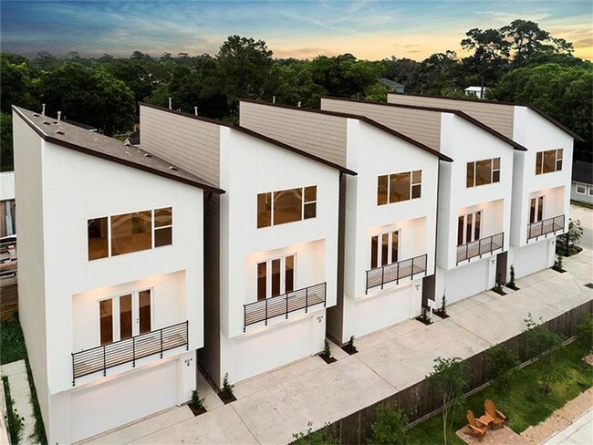 Building Photo - Modern Elegance in Garden Oaks – Style, Co... Rental