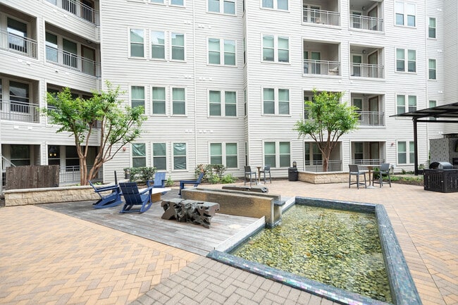 District at Memorial apartments — community photo