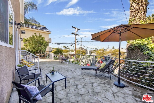 Photo - 318 Parkman Ave