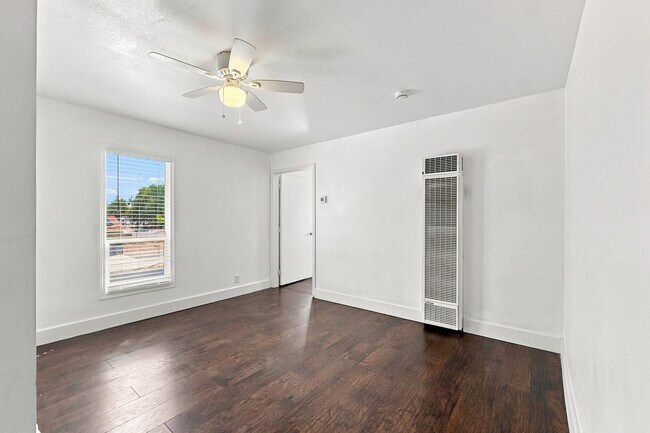2440 B Ave Unidad 2440 B Avenue #4