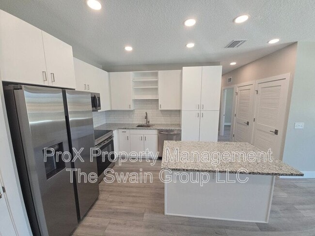 Building Photo - 701 Bates Ave SW Unit 202