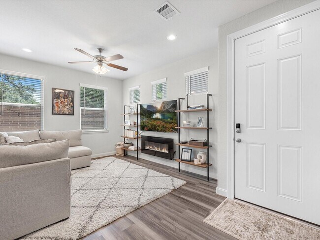 Photo - 3112 Flower Market Ln