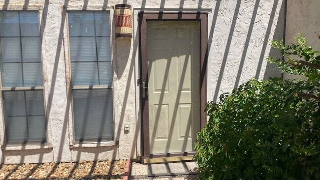 Building Photo - 101 W Del Mar Blvd Unit 10