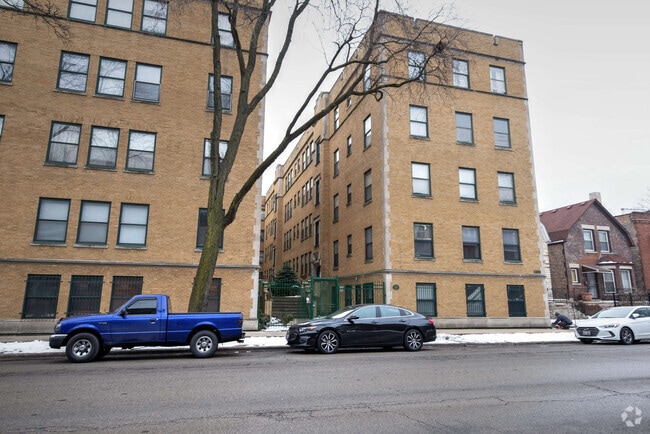 Building Photo - Spacious 2 Bedroom in South Shore Rental