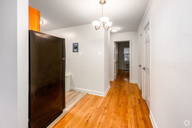2BR, 1BA - 584SF - Dining Room