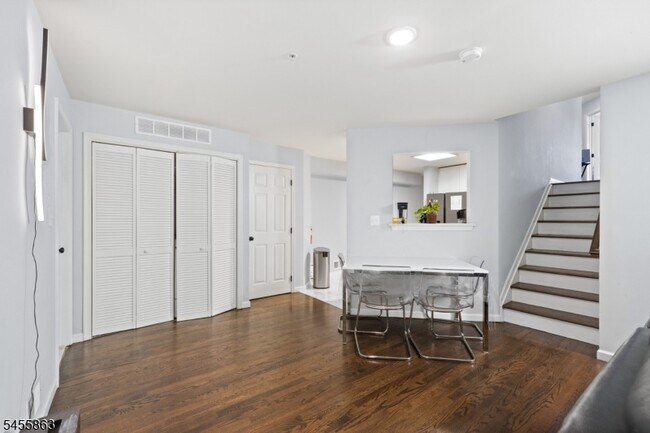 Photo - 202 Rhoads Dr