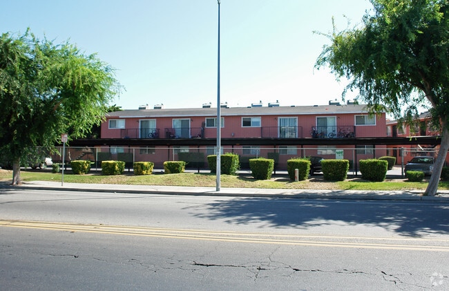 Villa Pines - Villa Pines Apartments