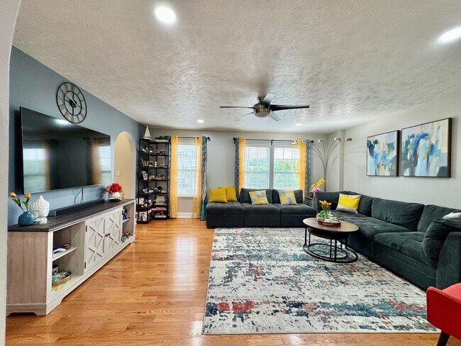 Photo - 233 Grace Manor Dr