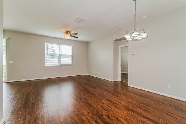 Photo - 5722 Quinton Way