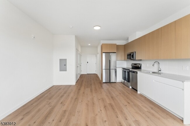 Building Photo - 431 Dr Martin Luther King Jr Blvd Unit 624 Rental