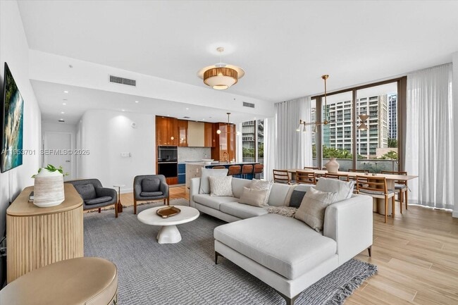 Photo - 2678 Tigertail Ave Unidad 301