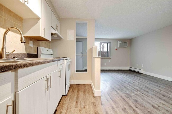 Kitchen - South Washington St Apts