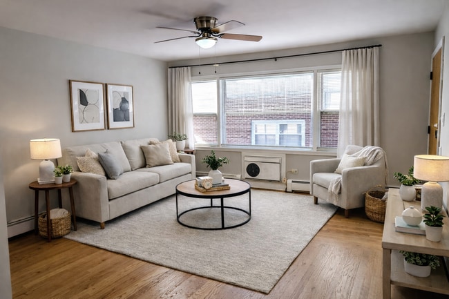 5916 W Montrose Ave Unidad 2 Bed, 1 Bath