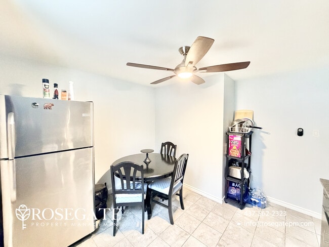 Photo - Modern 1-Bedroom Apartment with In-Unit Laundry & Parking – Kitchener Unité 2