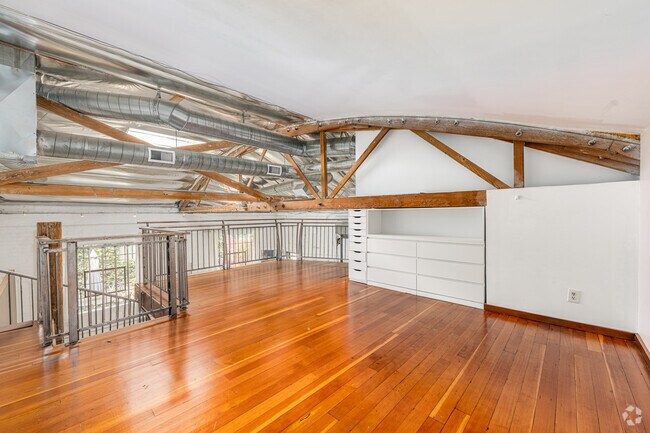 1BR, 1BA - 1577SF - Storage