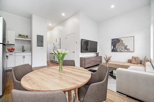 Photo - 546 Hudson Street Unit 2