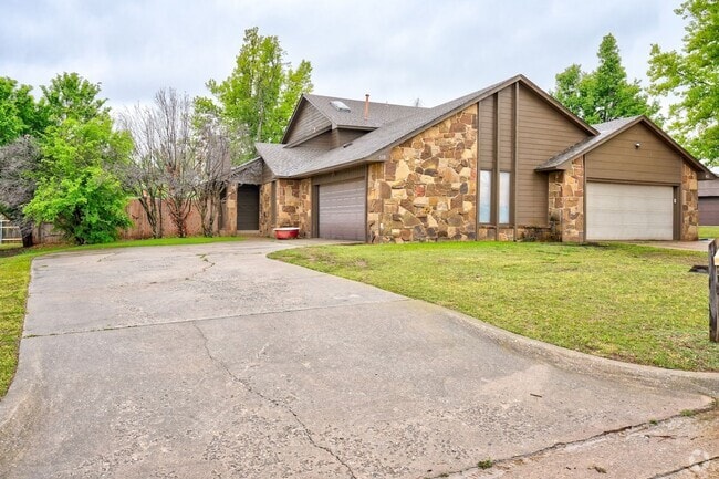 Building Photo - Stylish 2-Bed Duplex Near I-40 with Deck, ... Rental