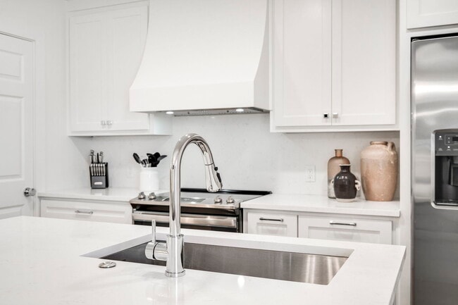 Photo - 6503 Ravendale Ln