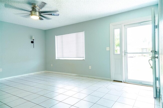 Photo - 3139 Iverson St
