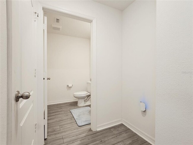 Photo - 1679 Wynford Cir