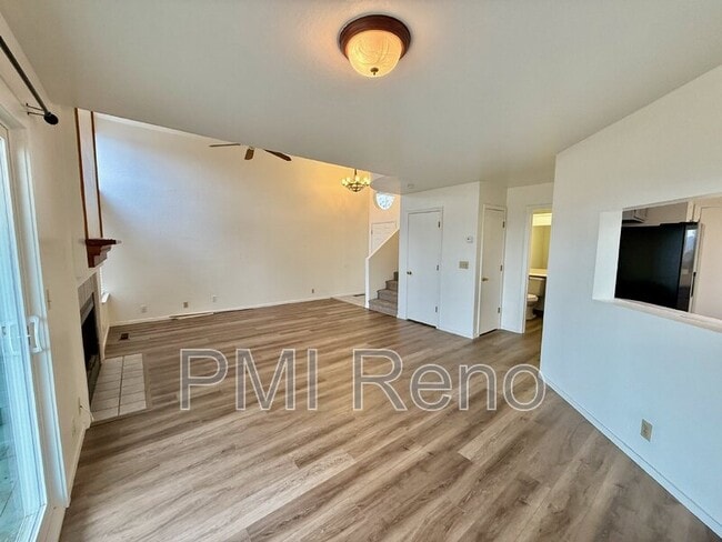 Photo - 2402 Skyview Dr