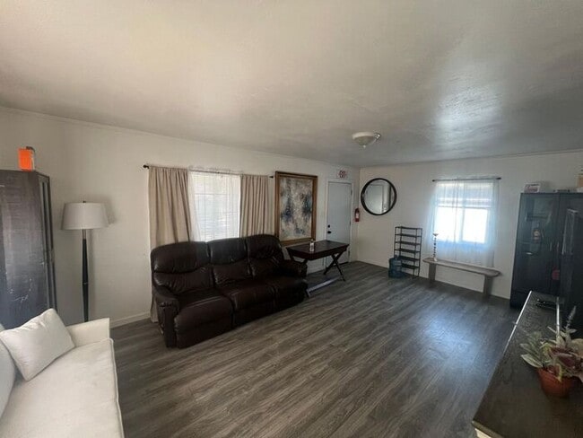 Photo - Fully Furnished 3 Bed House for Rent Campb...